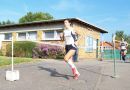 Ein knapper Einlauf bei den Damen, noch 100m dann ists geschafft.jpg