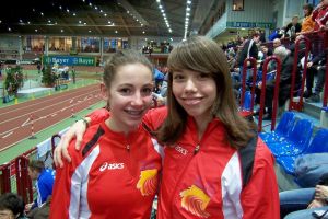 Sina Ballmann (li.) und Alina Baumann (re.) bei den Deutschen Jugendhallenmeisterschaften in Leverkusen