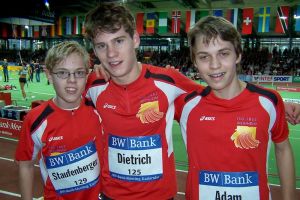 Philipp Staufenberger (li.), Carlos Dietrich (mi.) und Jonas Adam (re.) beim BW-Bank-Meeting in Karlsruhe
